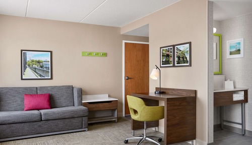 Studio, 1 King Bed with Sofa bed, Accessible, Non Smoking (Mobility & Hearing, Roll-in Shower)