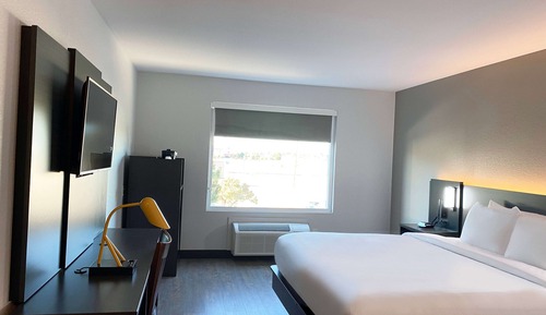 Apartment, 1 King Bed, Accessible (Kitchen,Combined Dining & Living Room)