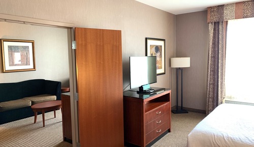 One King Suite with Whirlpool, 1.5 bath