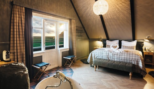 Suite, Balcony