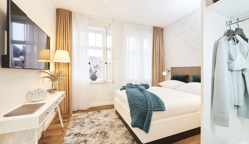 Apartment, 1 Queen Bed, Non Smoking, City View (S)