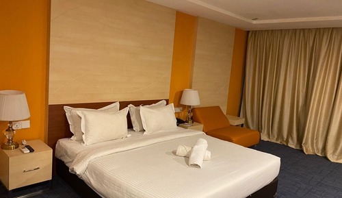 Business King Suite