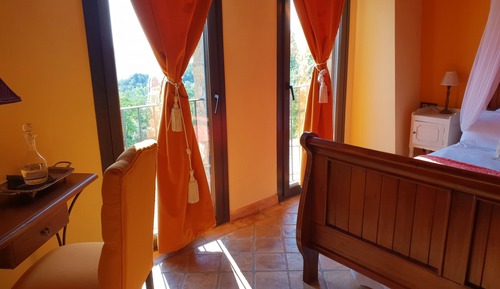 Superior Double Room, Valley View (Taronja)