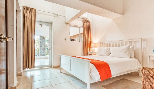 Basic Room, 1 Queen Bed