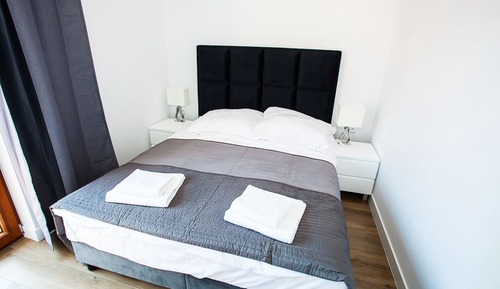 Apartment (Black)
