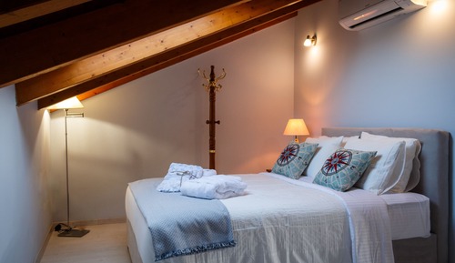 Luxury Villa, Sea View (Heated Pool & Spa)