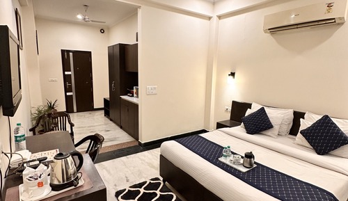 Deluxe Room, Multiple Beds, Smoking
