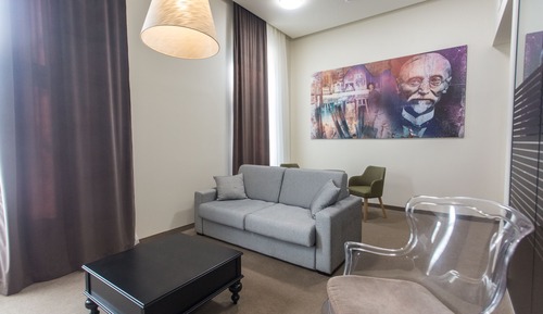 Deluxe Suite
