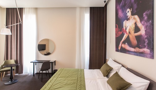 Suite, Balcony