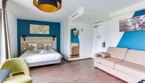 Executive Studio, 1 Queen Bed with Sofa bed