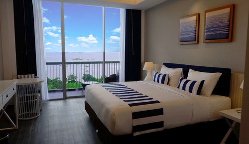 Deluxe King Ocean View