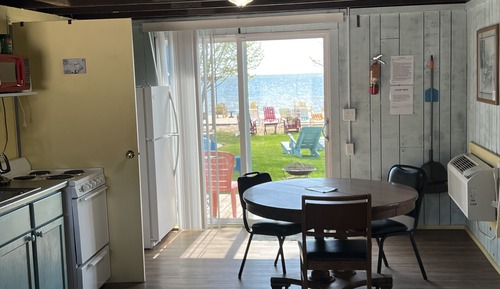 Superior Studio, 1 King Bed, Non Smoking, Lake View
