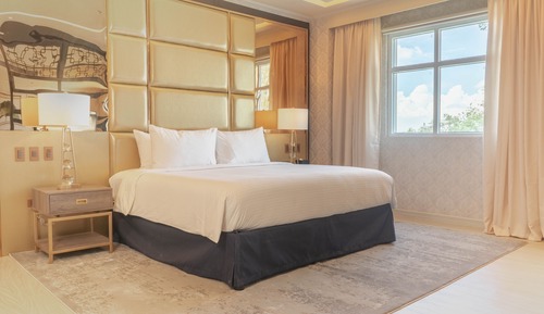 Executive Suite, 1 King Bed, Bathtub