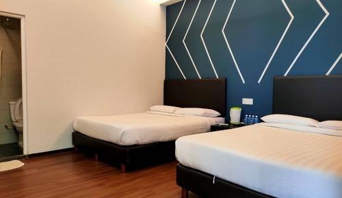 Quadruple Room, 2 Queen Beds, Non Smoking