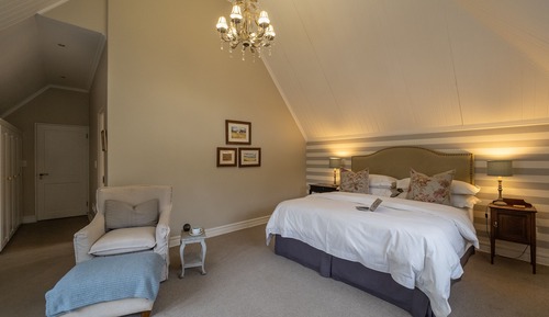 Deluxe Double Room, 1 King Bed, Courtyard View