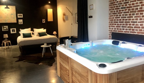 Deluxe Suite, Hot Tub, Garden View