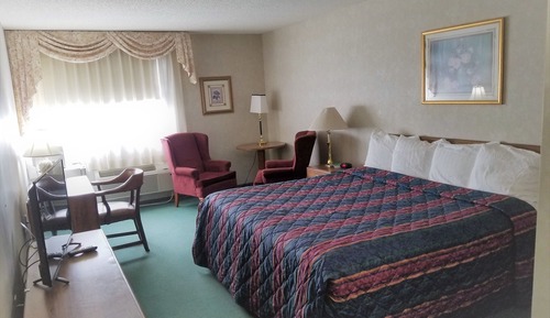 Deluxe Single Room, 1 King Bed, Refrigerator & Microwave