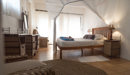 Basic House, 3 Bedrooms, Kitchen, Pool View (Casa 7)