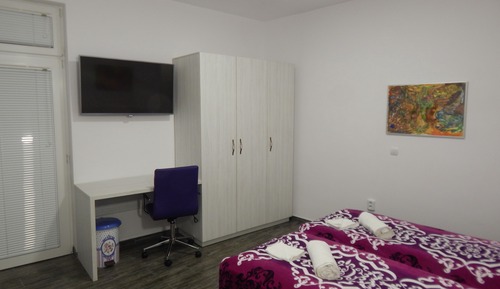 Business Room (room 2 Lys)
