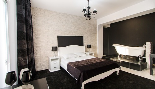 Deluxe Studio