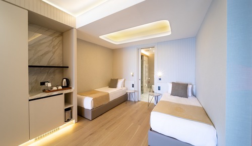 Deluxe Suite, Multiple Beds, Non Smoking, Sea View