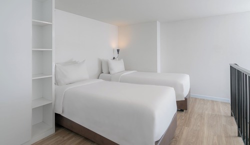 Deluxe Suite, Multiple Beds, Non Smoking (Living Room)