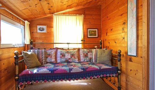 Appalachian Queen Suite