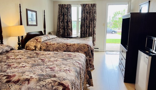 Deluxe Double Room, 2 Double Beds, Private Bathroom, Courtyard View