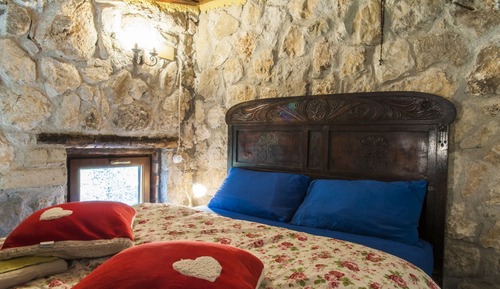 Suite, Valley View, Annex Building (Afrodite)