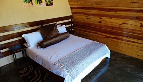 Classic Double Room, 1 Queen Bed, Ensuite, Poolside