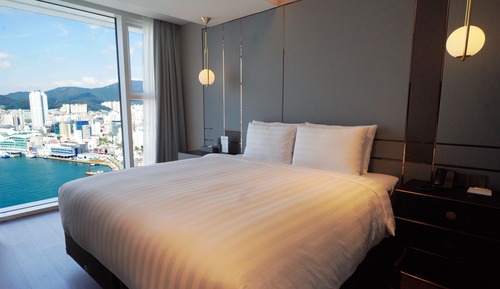 Premium Suite Half Ocean (Breakfast for 2)