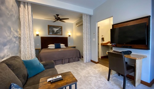 Luxury Suite, 1 King Bed, Non Smoking, Resort View (Suite 2)