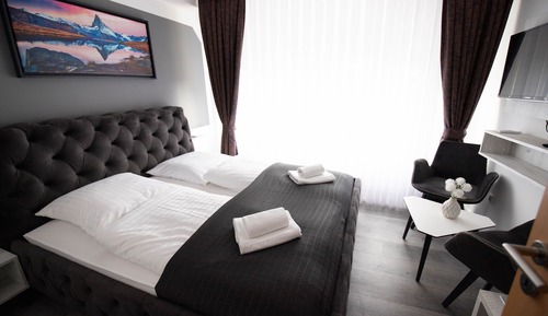 Standard Double Room (5)