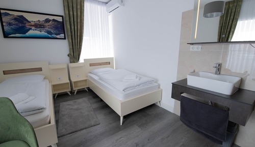 Twin Room (4)
