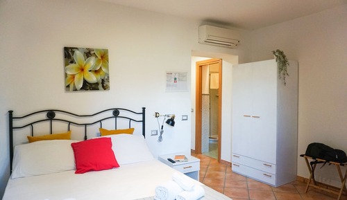 Classic Double Room, 1 Queen Bed, Private Bathroom, Garden View
