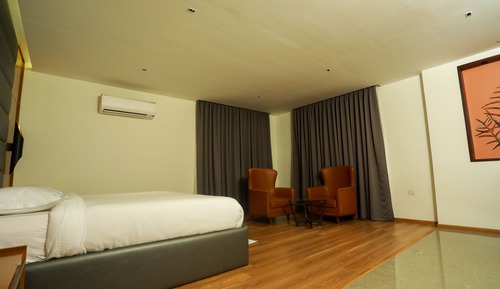 Deluxe Suite, 1 Queen Bed, Accessible, Non Smoking