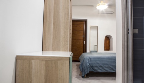 Design Double Room Single Use, 1 Queen Bed, Ensuite, Corner