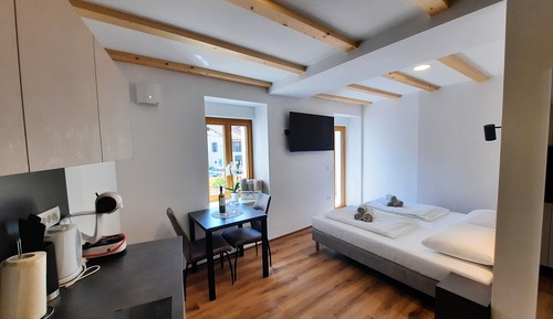 Luxury Studio Suite, Hill View