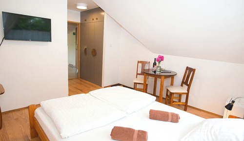 Basic Room, 1 Queen Bed, Non Smoking