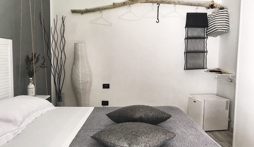 Room, Garden View