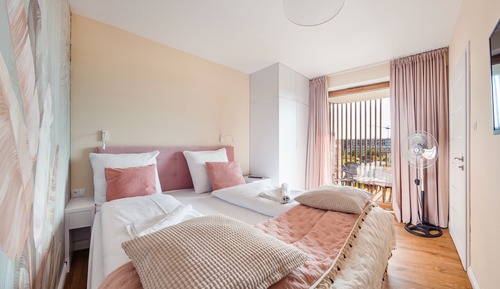 Apartment (A 24)