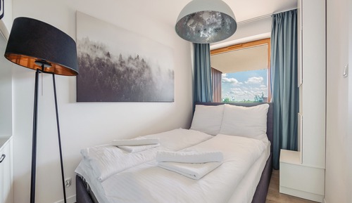 Apartment (18 B)