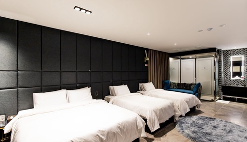 Family Studio Suite - Comp Airport Shuttle upon request