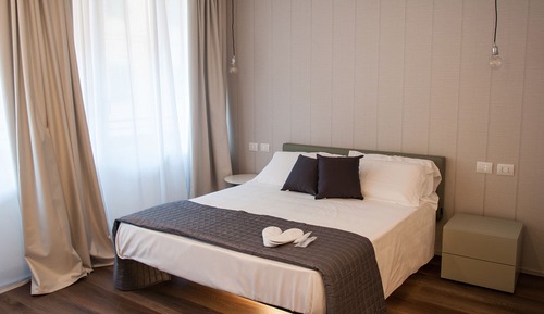 Deluxe Double Room, 1 Queen Bed, Non Smoking, City View (M deluxe)