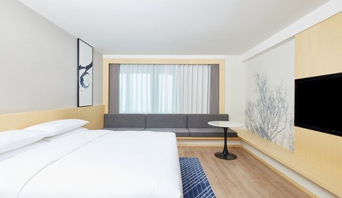 Premium Room, 1 King Bed, City View