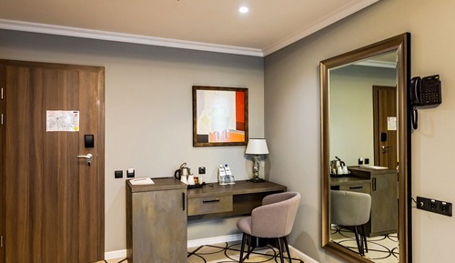 Suite, 1 King Bed with Sofa bed, Non Smoking