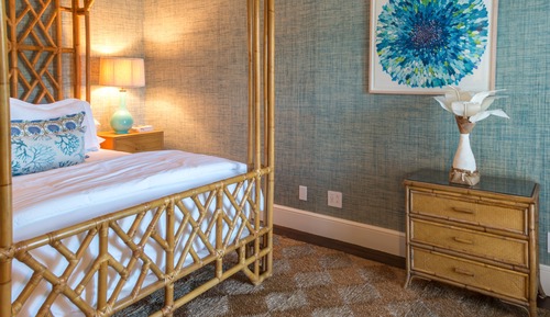 Deluxe Room, 1 Queen Bed, Pool View