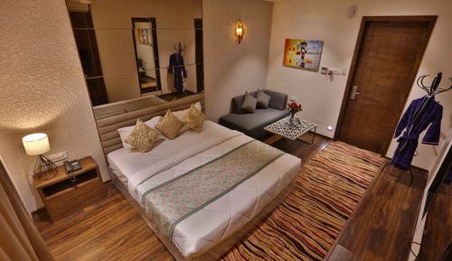 Premium Room, 1 Double Bed, Non Smoking, Pool View