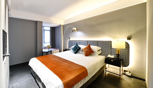 Exclusive Suite, Courtyard View