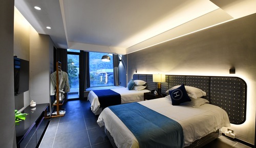 Premier Twin Room, River View
